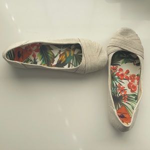 Size 8, gently used Rocketdog flats